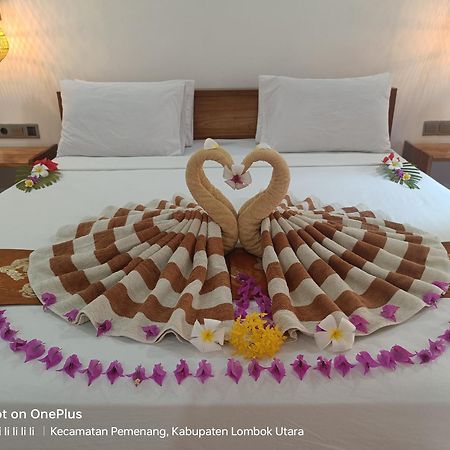 Lucy'S Garden Hotel Gili Air Esterno foto