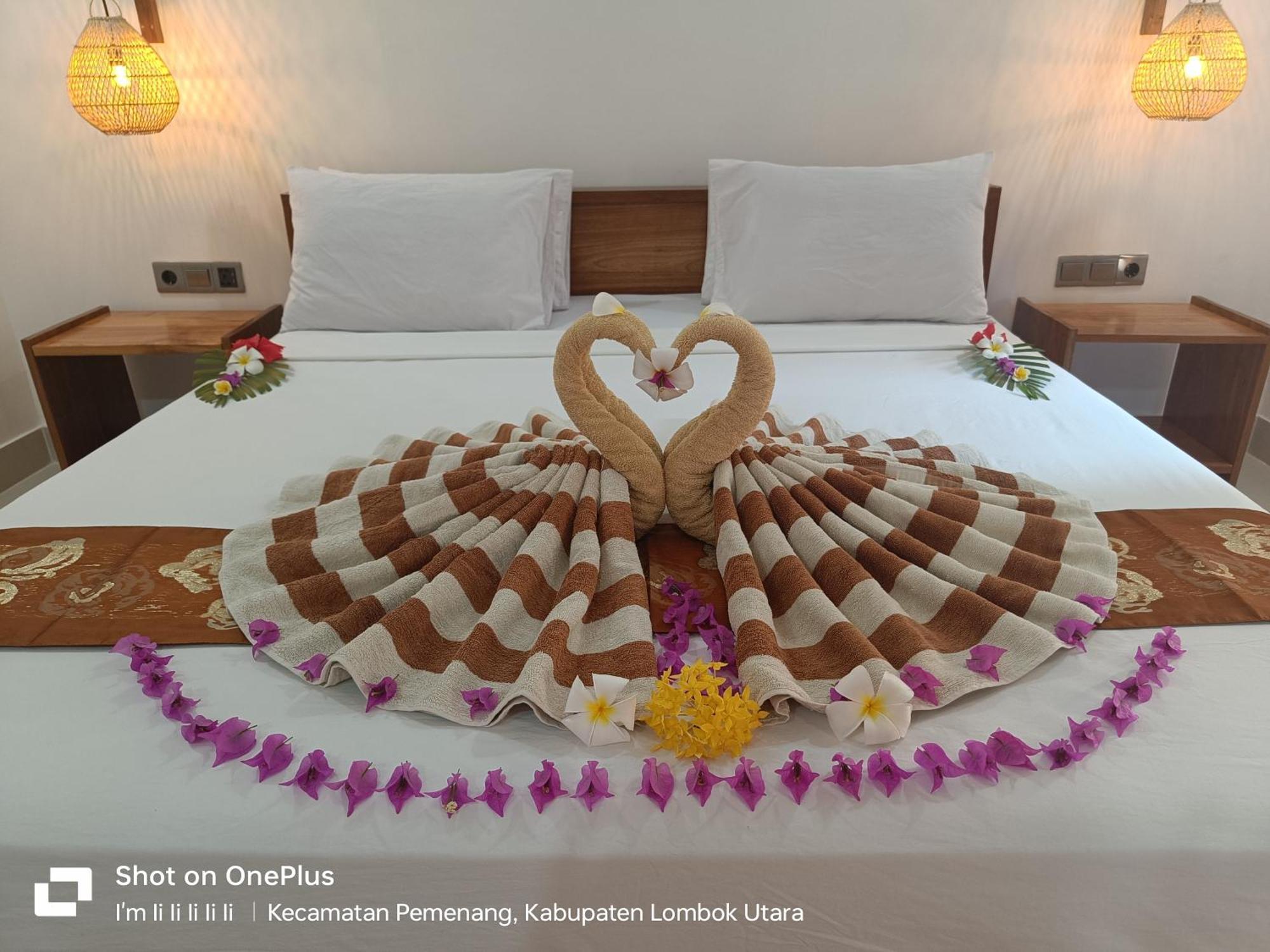 Lucy'S Garden Hotel Gili Air Esterno foto