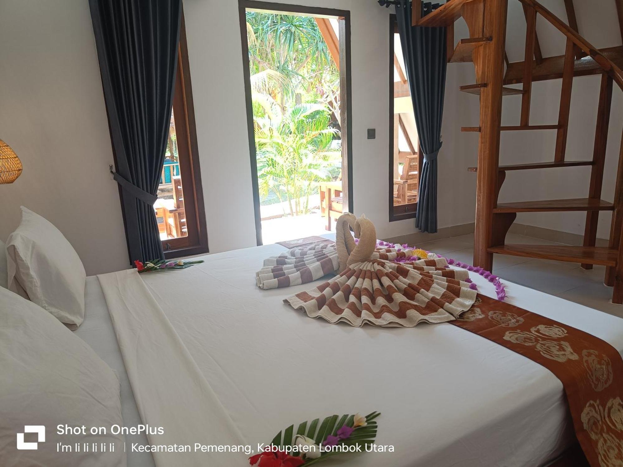Lucy'S Garden Hotel Gili Air Esterno foto