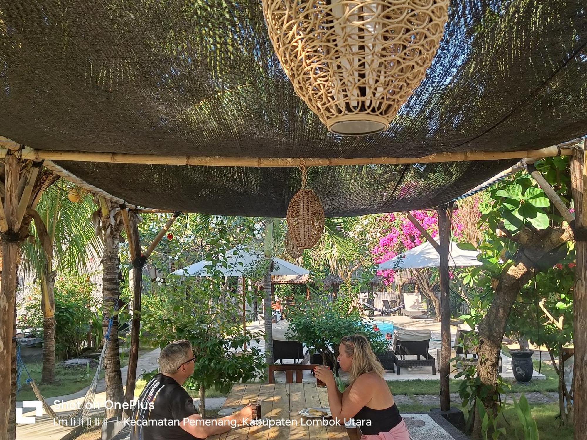 Lucy'S Garden Hotel Gili Air Esterno foto